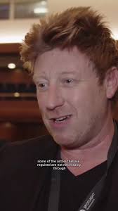 Cómo James Pearson Encuentra Talentos en el Teatro