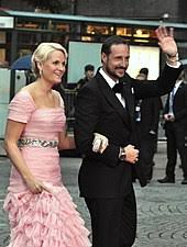 A norwegian commoner and single mother with a disadvantaged past,. Mette Marit Crown Princess Of Norway Wikipedia