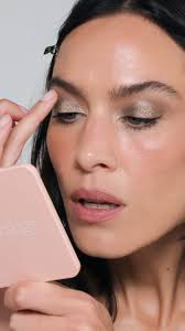 Dreamy with a pop of Kensington Plum, @alexachung , #alexa #alexachung  #dreamydamask #kensingtonplum #lisaeldridgemakeup #makeup #lisa