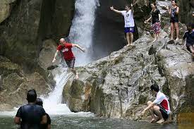 Antara aktiviti yang korang boleh buat dkt sini termasuklah mandi manda dkt air terjun utama serta aktiviti trekking menyusuri sungai dan hutan 🌳. Chiling Waterfalls Kuala Kubu Bharu Selangor Malaysia Photo De Kuala Kubu Baharu Selangor Tripadvisor