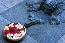 Guided by sadhguru, it is an essential resource for exploring the ancient science of yoga in all its depth and dimensions. Isha Yoga Center Indien Coimbatore