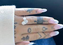 Y con esto me refiero a ariana grande y su compromiso de matrimonio. Ariana Grande Se Casa La Cantante Se Comprometio Con Dalton Gomez Marca