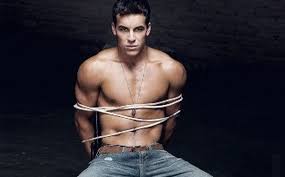 El actor mario casas atiende a sus admiradores antes de la proyección de su película «mi gran noche», del director de cine álex de la iglesia, en la 63 edición del festival internacional de cine de san sebastián. Primeras Imagenes De Mario Casas Como Christian Grey En Instinto