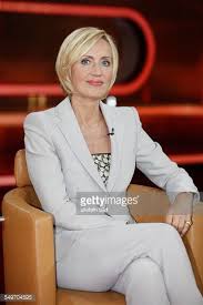 Frisuren kurz naturwelle frisuren testen. 549704595 Petra Gerster Gettyimages Jpg 396 594 Fernsehmoderatorin Petra Gerster Ikonen