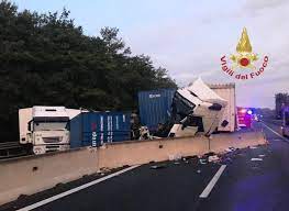 Le regioni che cambiano colore oggi: Incidente A1 Scontro Tra Tir Tra Valdarno E Arezzo Tre Feriti E Traffico In Tilt