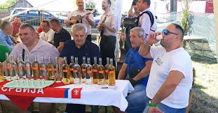 Pe 5 și 6 iunie 2021, în parcul dendrariu din chișinău va avea loc cel mai mare festival anual din moldova. Mii De BÄnÄÈeni Au Chefuit La Rachiada Festivalul Rachiului 2019 La 50 De Km De TimiÈoara Ziua De Vest