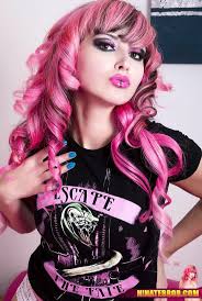 This is your ultimate resource to get the hottest hairstyles and haircuts in 2021. Clawdeen Makeup Look Hair Color Unique Pink And Black Hair Long Hair Trends