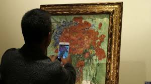 Tournesols) adalah nama dari dua serial lukisan cuplikan kehidupan karya pelukis belanda vincent van gogh.serial pertama, yang dieksekusi di paris pada 1887, menggambarkan bunga yang berada di tanah, sementara set kedua, yang dieksekusi setahun kemudian di arles, menampilkan seikat bunga matahari di sebuah vas. Lukisan Van Gogh Akhirnya Terungkap Usai Tersimpan 25 Tahun Sebagai Hiasan