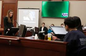 Jan 19, 2018 · larry nassar joins the medical staff of usa gymnastics as an athletic trainer. Arzt Missbrauchte Us Turnerinnen 175 Jahre Haft Fur Larry Nassar Panorama Stuttgarter Zeitung