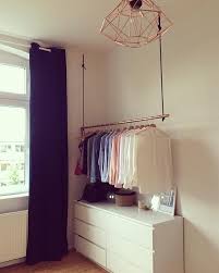 Diy Kupferrohr Kleiderstange An Dunkelblauer Samtk Kupferrohr Rohre Diy Kleiderstange