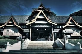 Muzium istana kesultanan melayu melaka dibina berdasarkan 'sejarah melayu' yang menggambarkan keunikan seni bina istana pelbagai model istana melayu turut dipersembahkan di samping peragaan koleksi pakaian tradisional, aksesori perhiasan, senjata dan peralatan tembikar. History Buff The Blog Of Yusrin Faidz Yusoff Istana Kesultanan Melayu Melaka