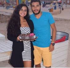 ممثلة مصرية، اسمها الكامل (منة الله السيد محمد عرفة)، ولدت في عام 1999، وبعد عملها في مجال اﻹعلانات، بدأت التمثيل للمرة الأولى من خلال. Ø®Ø§Øµ Ù†Ø¬Ù…Ø© Ø´Ù‡ÙŠØ±Ø© ØªØ®Ø·Ø¨ Ù…Ù†Ø© Ø¹Ø±ÙØ© Ù„Ø§Ø¨Ù†Ù‡Ø§ Ø§Ù„ÙˆØ³ÙŠÙ… Ø§ØªØ¬ÙˆØ²ÙˆØ§ Ø¨Ù‚Ù‰ ÙˆØ®Ù„ØµÙˆÙ†Ø§ Ù…Ø¬Ù„Ø© Ù‡ÙŠ