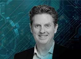 Brad Mannering's Instagram, Twitter & Facebook