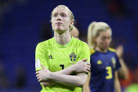 Hedvig lindahl is a popular swedish goalkeeper who stands a height of 1.79m (5 ft 10 in) tall and has a weight of 75 kg (165 lbs). Goalkeeper Lindahl S Efforts Not Enough Sweden Falls Short