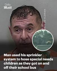 The father of the children had to resort to wearing a swim suit to shield  his children. Read more: https://trib.al/zI0xsiO