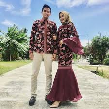 Outfit pasangan memang seringkali menjadi sebuah tanda bagi seseorang yang menjalin hubungan. Harga Baju Kekinian Dress Pakaian Wanita Batik Kebaya Batik Couple Terbaik Mei 2021 Shopee Indonesia