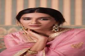 Perfectly polished: Nail trends and designs to match your Valentine's look 