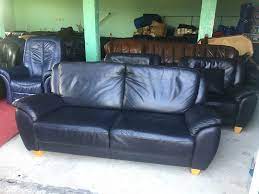 Dim 280x210x55 cm prava koza kao nova iz uvoza , moze se pogledati na. Kozne Garniture Iz Uvoza Valjevo Poslovne Strane