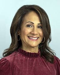 Stephanie Nowell's Instagram, Twitter & Facebook