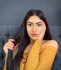 هي فتاةمسلمة,سورية و امها عرقية,تحب امها اكثر وهي مقيمة في امببركا.و هي اول يوتيوبر في الوطن العربي.لديها اخت باسم بنين و اخ. Pin On Art