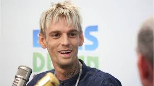 Aaron surprises fans with his new face tattoo based on medusa theme. Aaron Carter Debuts New Face Tattoo Of Girlfriend S Name National Globalnews Ca