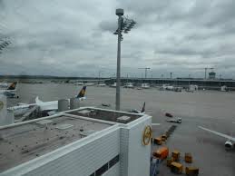 File Flughafen Muenchen Terminal 2 Aussichtsplattform 1 Jpg Wikimedia Commons