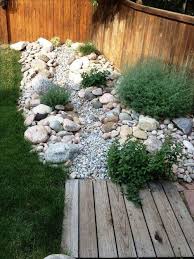 Garten Deko Einen Wunderschonen Garten Gestalten Mit Wenig Geld Garten Dekoration 2019 In 2020 Arizona Backyard Landscaping Rock Garden Landscaping Landscaping With Rocks