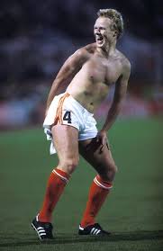 Die eingearbeitete grafik ist durchaus gewagt. Em Quali Deutschland Niederlande Ronald Koeman Mit Ekel Detail Express De