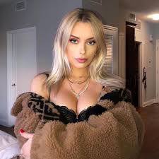 Corinna Kopf Corinnakopf Photos And Outfits On 21 Buttons All seams must be finished.