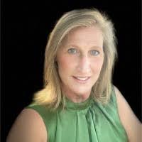 Leann Willard's Instagram, Twitter & Facebook