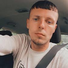 Does anybody have any recommendations for swimming lessons for a 4 year old  please?😃