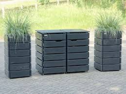 In der schönen box aus kiefernholz sind die mülltonnen einwandfrei versteckt und lassen sich nur noch erahnen. Pwr2zztmdqslim