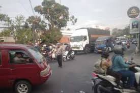 Antisipasi Kemacetan di pagi hari personil Unit Lalulintas ...