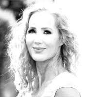 Addison Lowe's Instagram, Twitter & Facebook