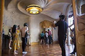 Sumérgete en el simbolismo gaudiano visitando la casa batlló, joya del modernismo y uno de los iconos de barcelona. Billetes Casa Batllo Compra Ahora La Entrada Para Visitar La Casa Batllo De Gaudi