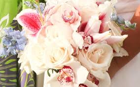 Going to elope to some hot country and get married on the beach? Beautiful Tropical Flowers For Your Hawaiian Wedding A Rainbow In Paradise