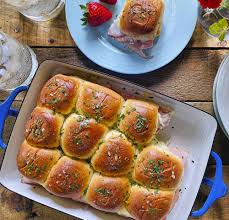 Sometimes the best appetizers don't even involve cooking, like a giant mezze platter loaded with hummus, tabbouleh and lavash. 30 Last Minute Christmas Eve Appetizers Southern Living