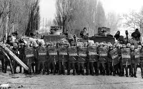 Wprowadzając stan wojenny władze komunistyczne nie zdecydowały się zaatakować bezpośrednio 31 grudnia 1982 r. Stan Wojenny By Monika Piosik On Genially