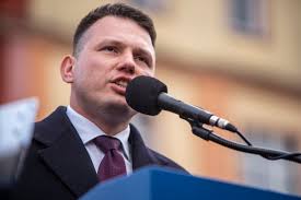 Sztab Trzaskowskiego zrobił badania. "Mentzen precyzyjnie strzelił sobie w  stopę"