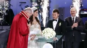 Uğurcan çakır'ın düğününde kolbastı oynayan yusuf yazıcı'nın görüntüleri sosyal medyada en çok paylaşılan videolardan oldu. Trabzonsporlu Ugurcan Cakir Dunya Evine Girdi