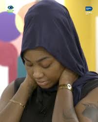 Not they worried about why Biggie's daughter head is so big😭 And why Faith  wore white to Voletta's funeral😬 Kim looked cute though...