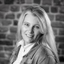 Mindy Steele's Instagram, Twitter & Facebook