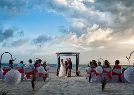 Besuchen sie unbedingt den bean point beach, der sich am nördlichen ende der insel versteckt. Anna Maria Island Beach Weddings Anna Maria Island Fl Wedding Locations Gulf Beach Weddings