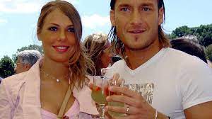The website contains a statistic about the performance data of the player. Italiens Prasident Wie Roms Totti Auf Die Wahlliste Kam Welt
