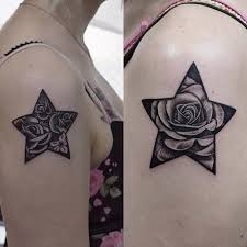 Woman Shoulder Star Tattoo With Rose Kadin Omuz Gullu Yildiz Dovmesi Yildiz Dovmeleri Yildiz Tattoo