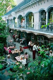 Hackesche Hofe Berlin 8 Jugendstilhofjes Met Ateliers Lekkere Lunchadressen En Bijzondere Winkels Zoals Het Cadeauwink Reisen Reiseziele Rund Um Den Globus