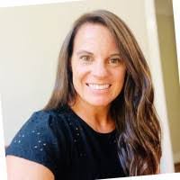 Mandy Cox's Instagram, Twitter & Facebook