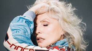 Blondie-Sängerin Debbie Harry über David Bowie, Punk und eine  Vergewaltigung