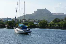 Het lijkt erop alsof hij uitgebarsten is. Tafelberg Curacao Wikipedia