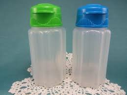 Vintage Mini Plastic Salt And Pepper Shakers With Blue And Green Tops Personal Pocket Size Backpack Lunch Box Tableware Plas Salt Pepper Shakers Shakers Salt